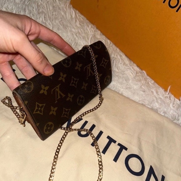 Louis Vuitton monogram wallet crossbody - Picture 2 of 6